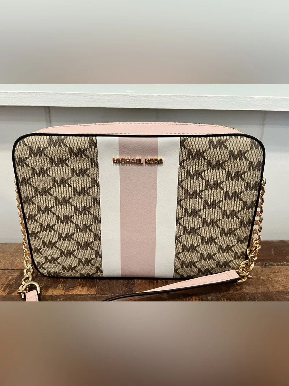 Michael Kors signature mk